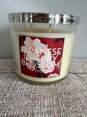 Bath & Body Works Japanese Cherry Blossom 3-Wick Candle - Cream & Red